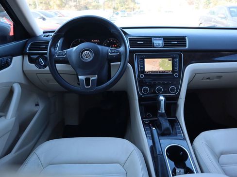 Used 2015 Volkswagen Passat TDI SEL Premium image 20