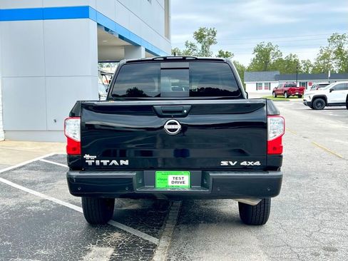 Used 2023 Nissan Titan SV image 5