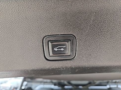 Used 2021 GMC Yukon XL Denali w/ Denali Premium Package image 63