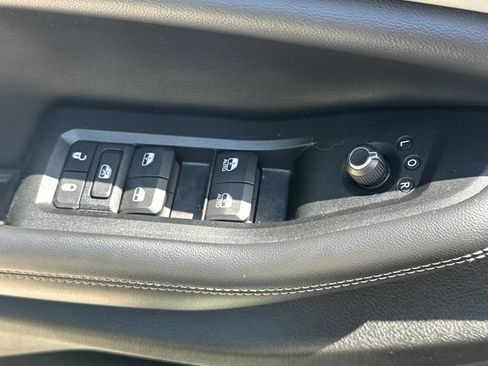 Used 2023 Jeep Grand Cherokee L Limited AWD/4WD image 27