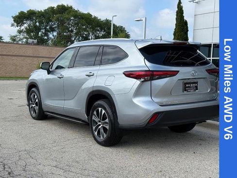 Used 2021 Toyota Highlander XLE AWD/4WD image 5