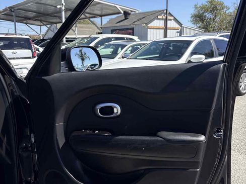 Used 2018 Kia Soul + FWD image 16