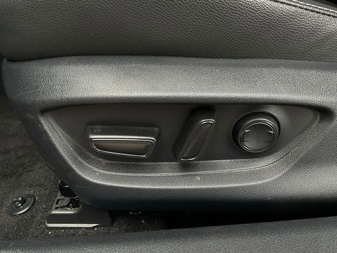 Used 2025 Toyota Camry SE image 11