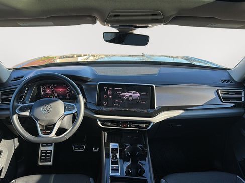 Certified 2025 Volkswagen Atlas Peak Edition SE AWD/4WD image 40