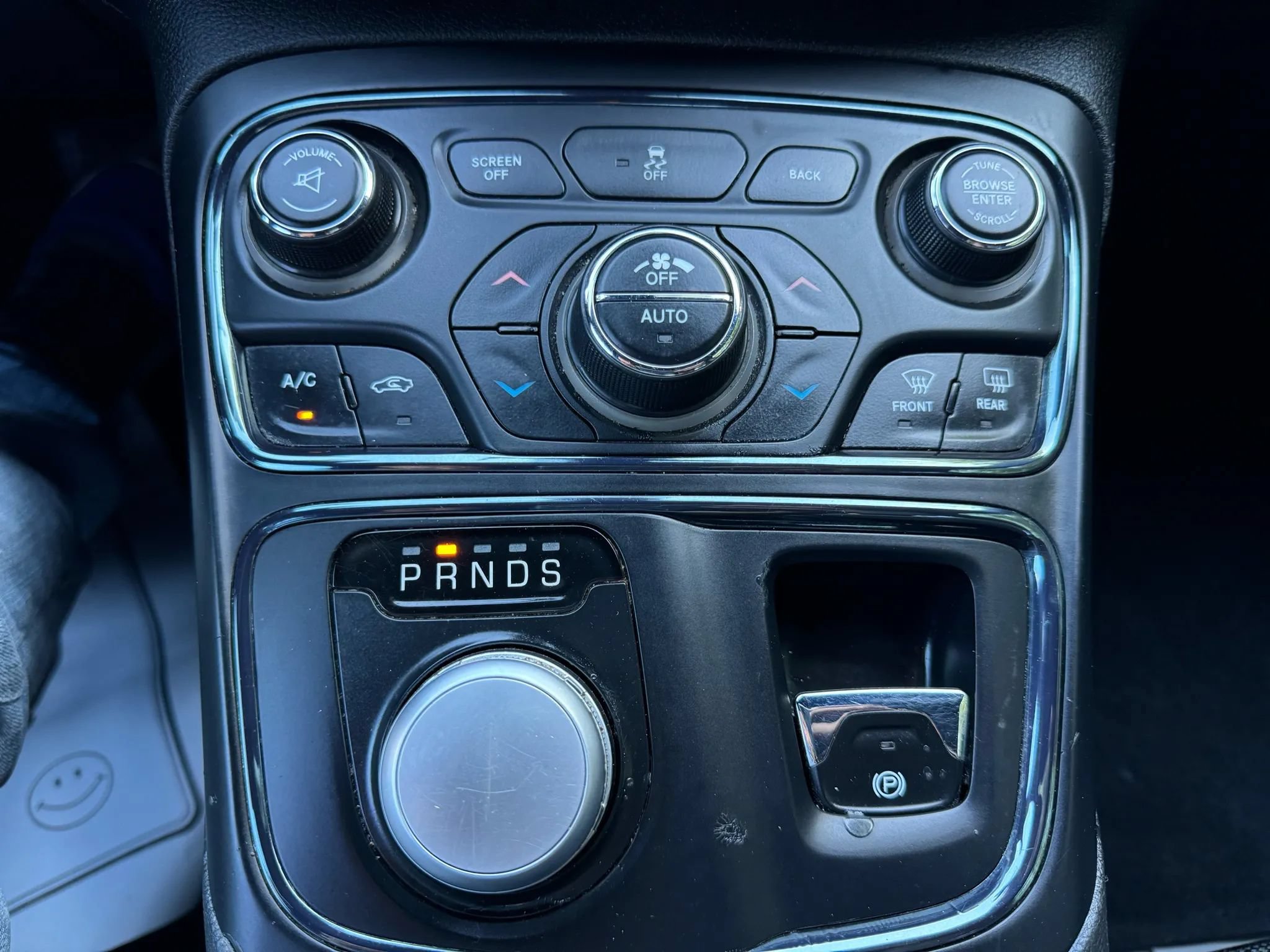 Used 2015 Chrysler 200 S w/ Navigation & Sound Group I FWD image 22