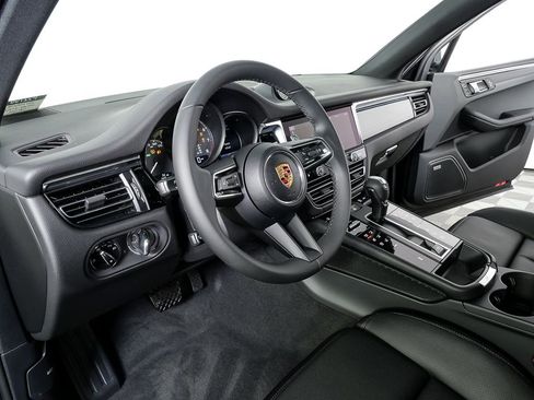 New 2026 Porsche Macan AWD/4WD image 4
