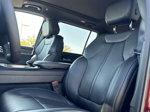 New 2024 Jeep Wagoneer Base w/ Premium Group I image 18