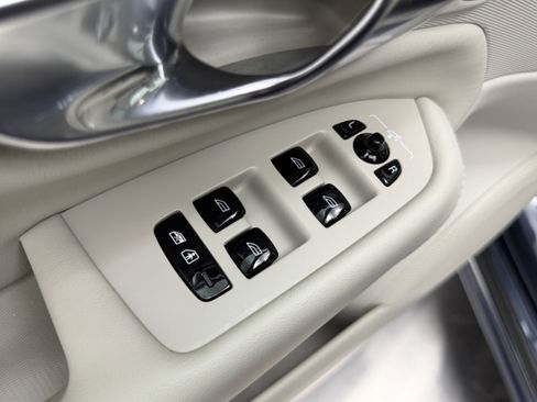 Used 2023 Volvo XC90 T8 Ultimate image 11