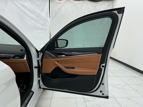 Used 2018 BMW 530e RWD image 19