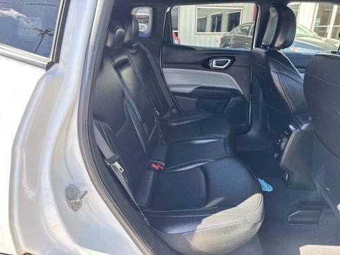 Used 2025 Jeep Compass Limited AWD/4WD image 9