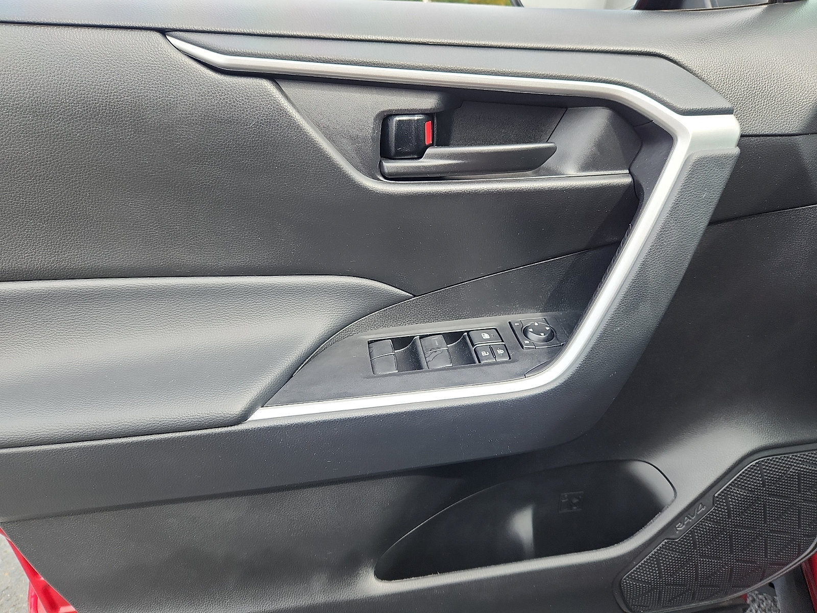 Used 2024 Toyota RAV4 LE AWD/4WD image 14