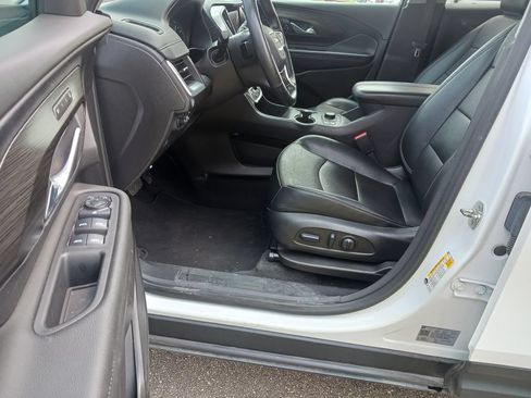 Used 2024 GMC Terrain SLT AWD/4WD image 9