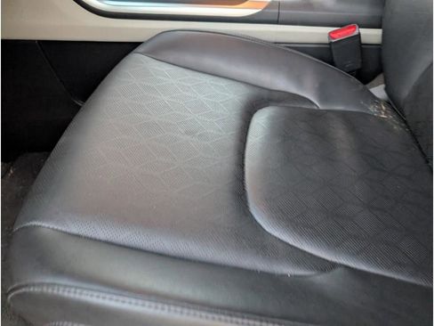 Used 2024 Kia Carnival LX image 22