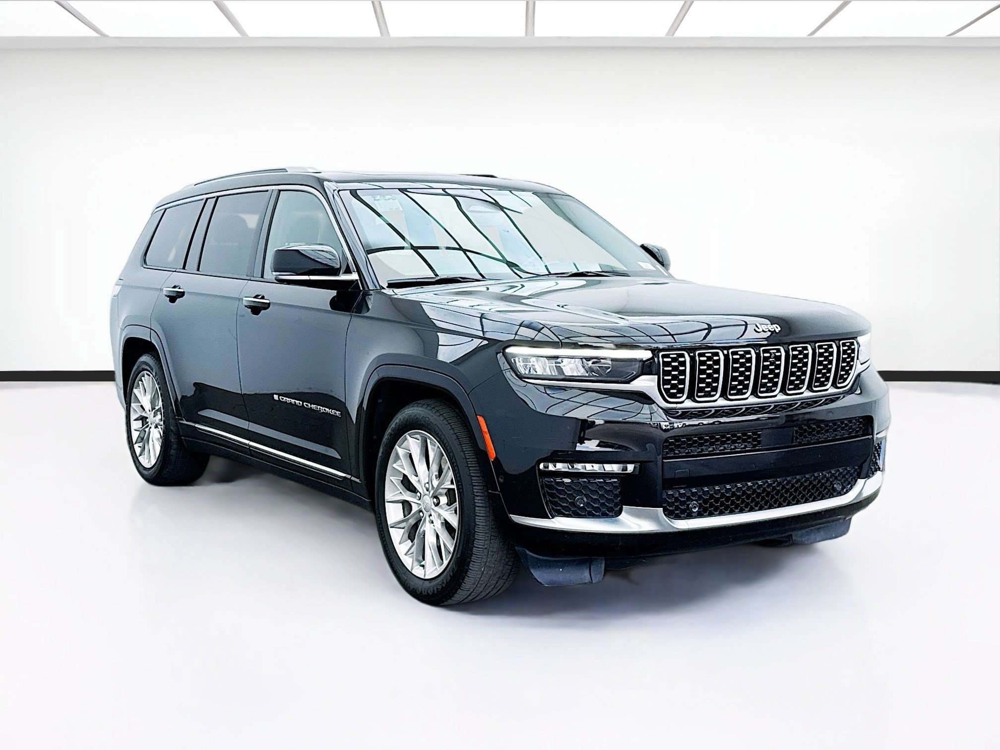 Used 2021 Jeep Grand Cherokee L Summit w/ Luxury Tech Group V AWD/4WD image 3