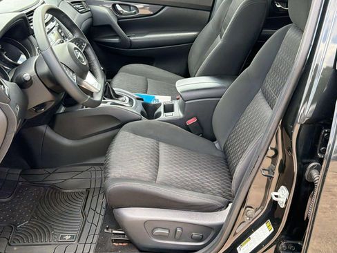 Used 2017 Nissan Rogue SV FWD image 5