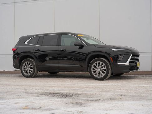 Used 2025 Buick Enclave Preferred image 2