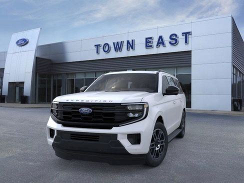 New 2025 Ford Expedition Active image 2