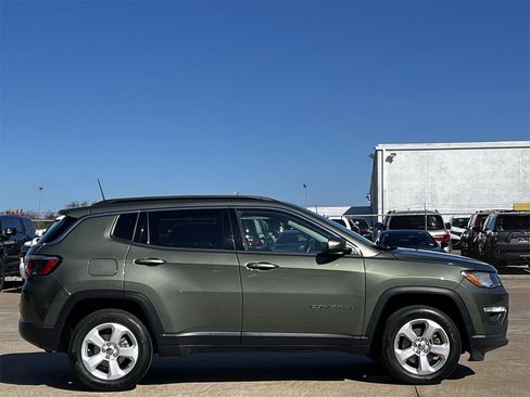 Used 2020 Jeep Compass Latitude w/ Cold Weather Group image 3