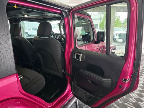 Used 2022 Jeep Wrangler Unlimited Sahara image 38