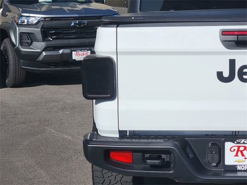 Used 2023 Jeep Gladiator Sport image 8