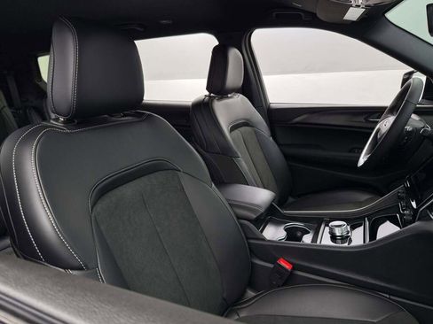 New 2025 Jeep Grand Cherokee L Laredo image 19