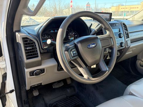 Used 2017 Ford F550 2WD Regular Cab Super Duty image 16