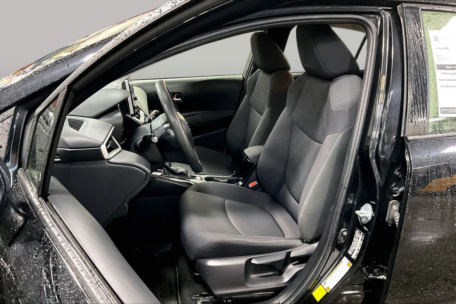 Used 2021 Toyota Corolla LE w/ Carpet Mat Package (TMS) FWD image 9