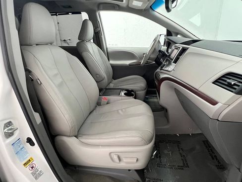 Used 2014 Toyota Sienna XLE w/ Entertainment Package AWD/4WD image 12