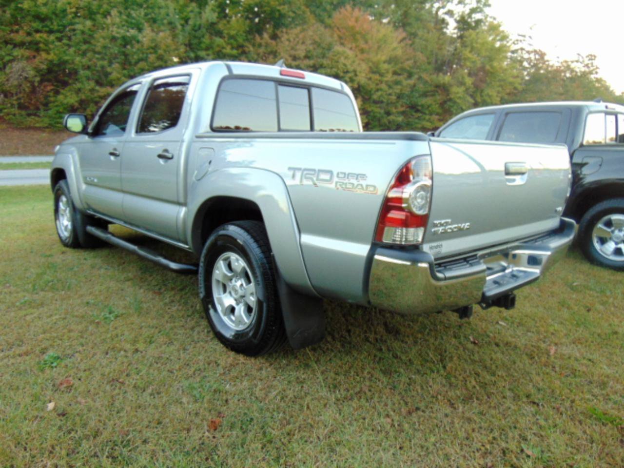Used 2014 Toyota Tacoma 4x4 Double Cab w/ TRD Off-Road Package image 4