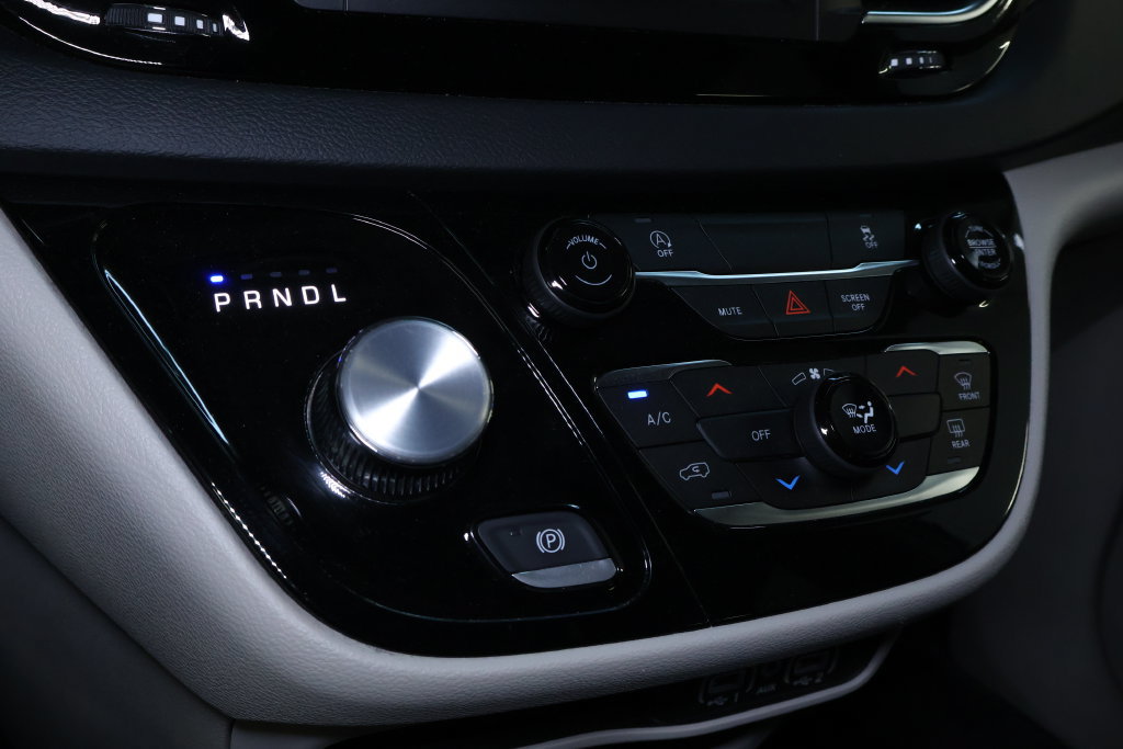 Used 2023 Chrysler Voyager LX FWD image 32