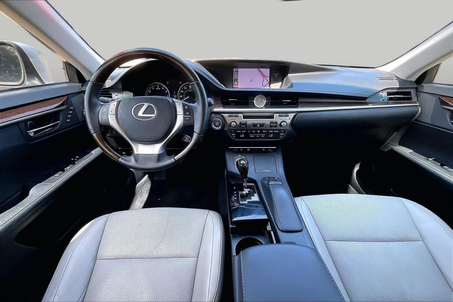 Used 2014 Lexus ES 350 w/ Luxury Package FWD image 16