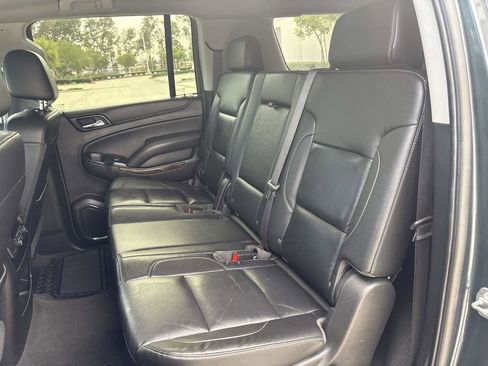 Used 2020 Chevrolet Suburban LT image 12