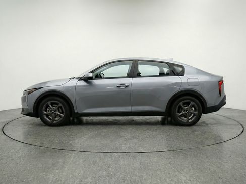 Used 2025 Kia K4 LXS image 5