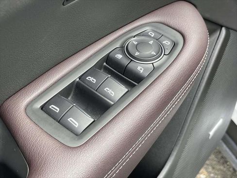 Used 2023 Cadillac XT6 Premium Luxury image 16