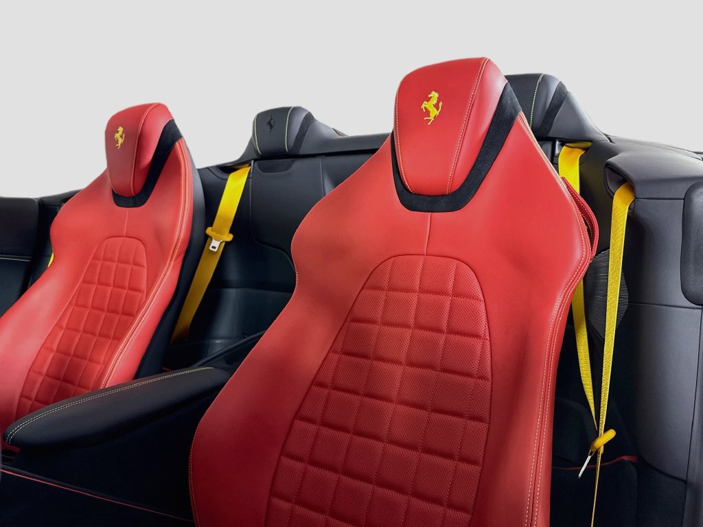 Used 2025 Ferrari Roma Spider RWD image 4