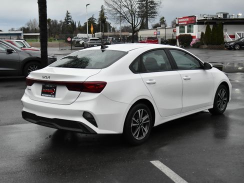 Used 2024 Kia Forte LXS image 8
