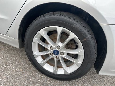 Used 2019 Ford Fusion SE image 21
