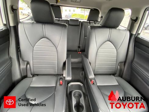 Certified 2024 Toyota Highlander XLE AWD/4WD image 28