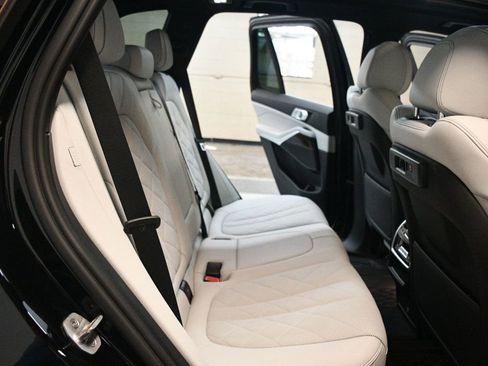 Used 2023 BMW X5 xDrive40i w/ Premium Package image 37