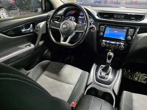 Used 2018 Nissan Rogue Sport SV w/ SV Technology Package FWD image 19