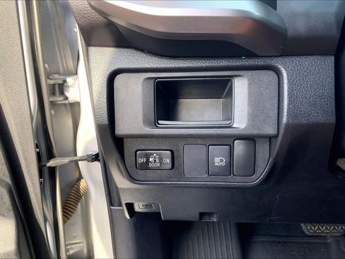 Used 2019 Toyota Tacoma SR5 AWD/4WD image 36