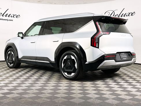 Used 2024 Kia EV9 Land AWD/4WD image 4