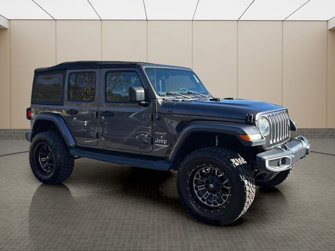 Used 2018 Jeep Wrangler Unlimited Sahara image 7