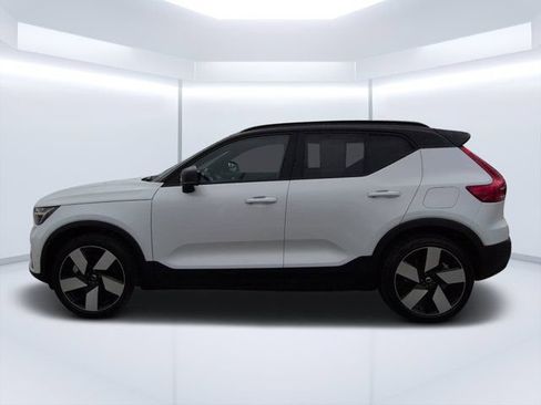 Used 2024 Volvo XC40 Recharge Plus w/ Protection Package Premier RWD image 6