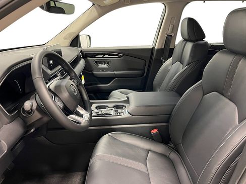 New 2025 Honda Pilot Touring image 16
