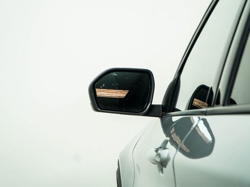 Used 2022 Ford Explorer XLT w/ Equipment Group 202A image 14