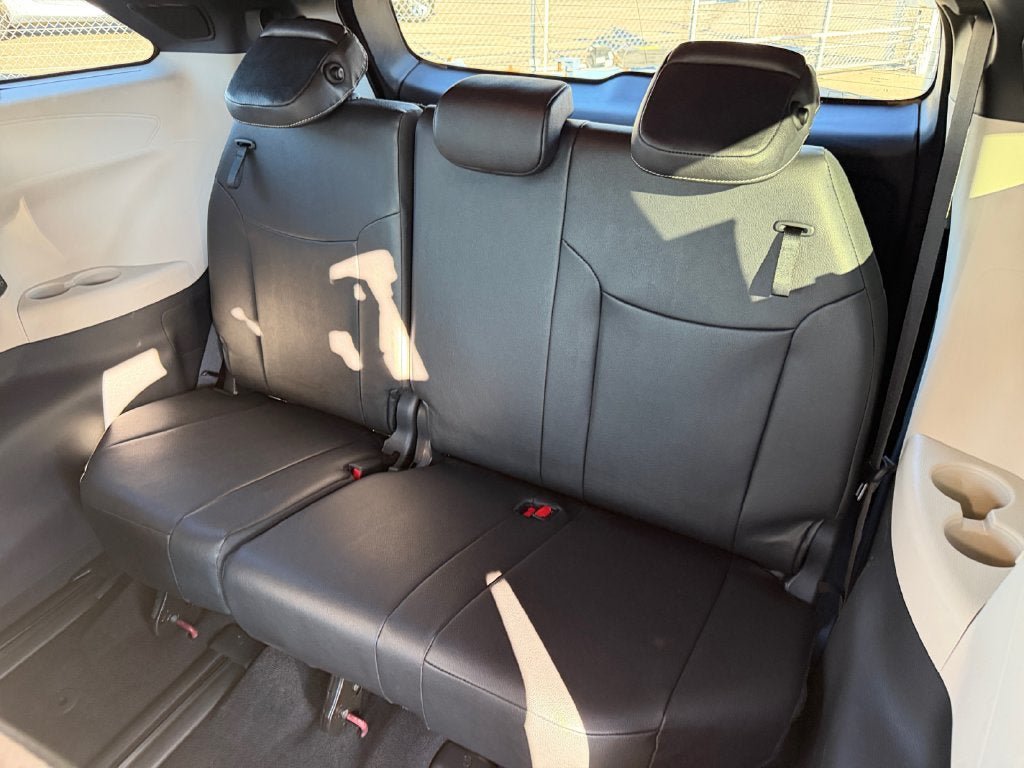 Used 2025 Toyota Sienna Platinum AWD/4WD image 34