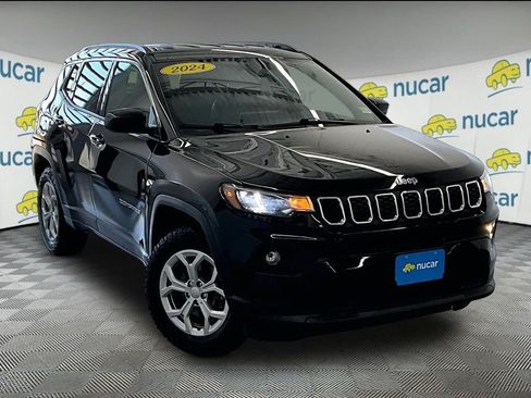 Used 2024 Jeep Compass Latitude AWD/4WD image 1