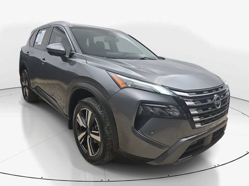Used 2025 Nissan Rogue SL FWD image 3