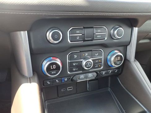 Used 2022 GMC Yukon SLT w/ SLT Premium Package RWD image 28